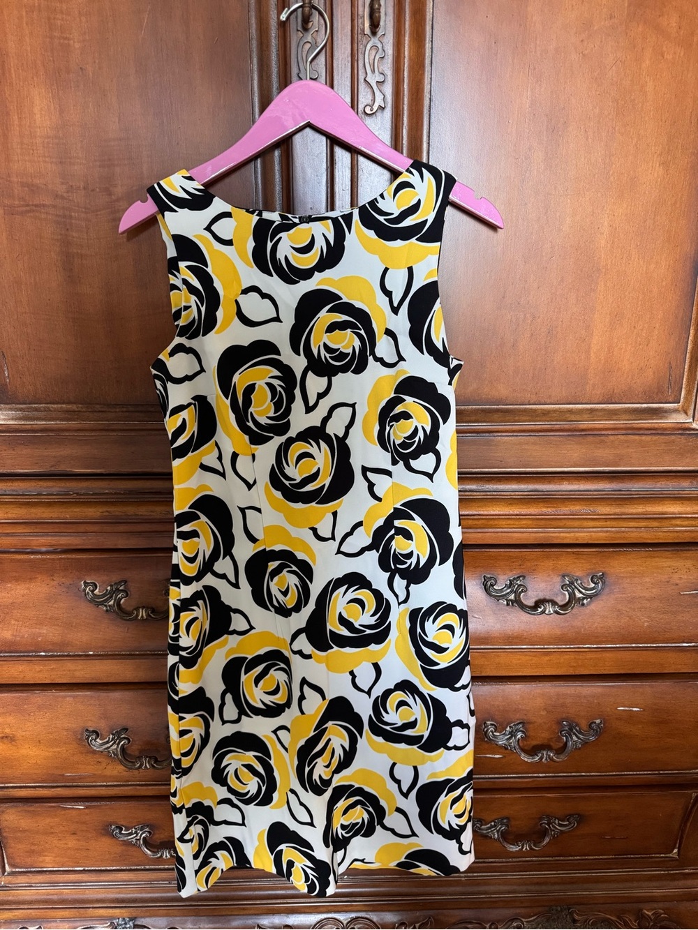AGB Sleeveless Floral Shift Dress in Floral Yellow, Black & White